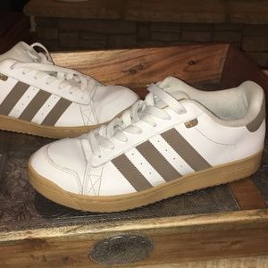 ✵ADIDAS✵ White w/ Tan Stripes Mens Size 10½